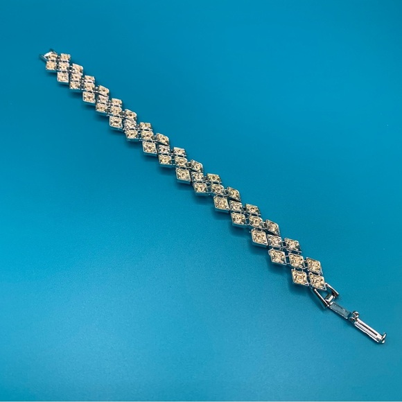 SALE! 3for$15 Vintage Rhinestone Bracelet 7.5” Silver Tone Fold over clasp - Picture 3 of 8